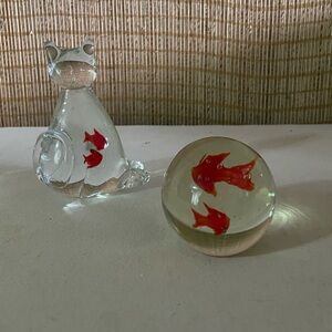 Glass cat and sphere